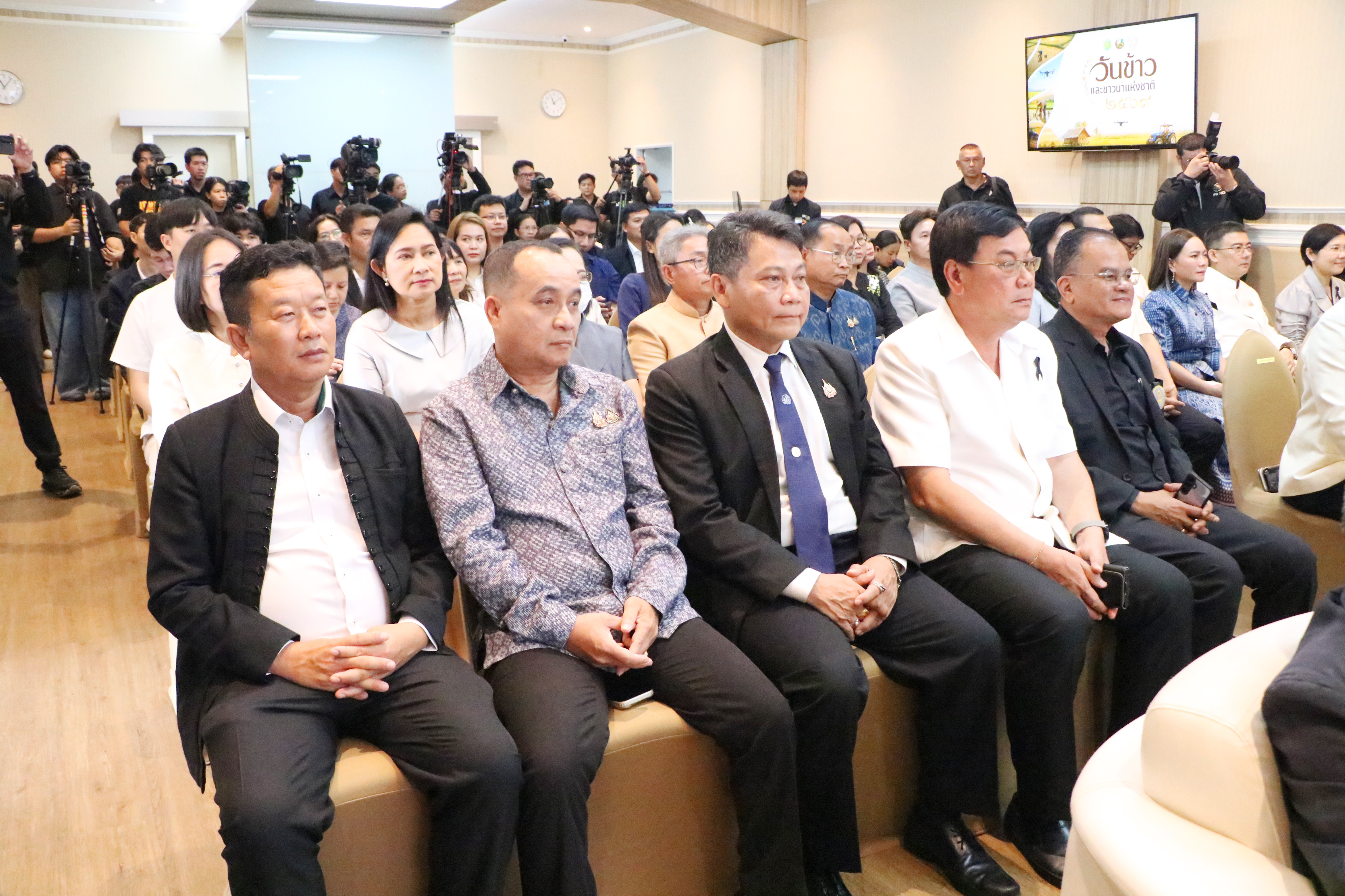 title - รองเลขาธิการ ส.ป.ก. ร่วมงานแถลงข่าวงานวันข้าวและชาวนาแห่งชาติ ประจำปี 2569 
